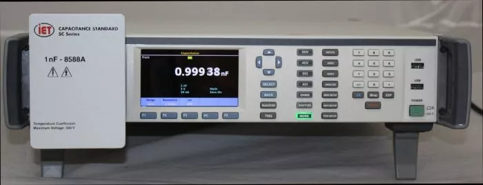 標準電容箱 for the Fluke 8588A